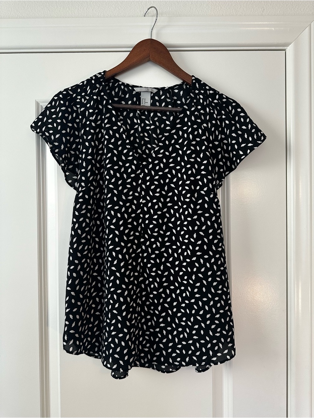 H&M Black White Botanical Leaf Print Blouse Workwear Minimalist Medium